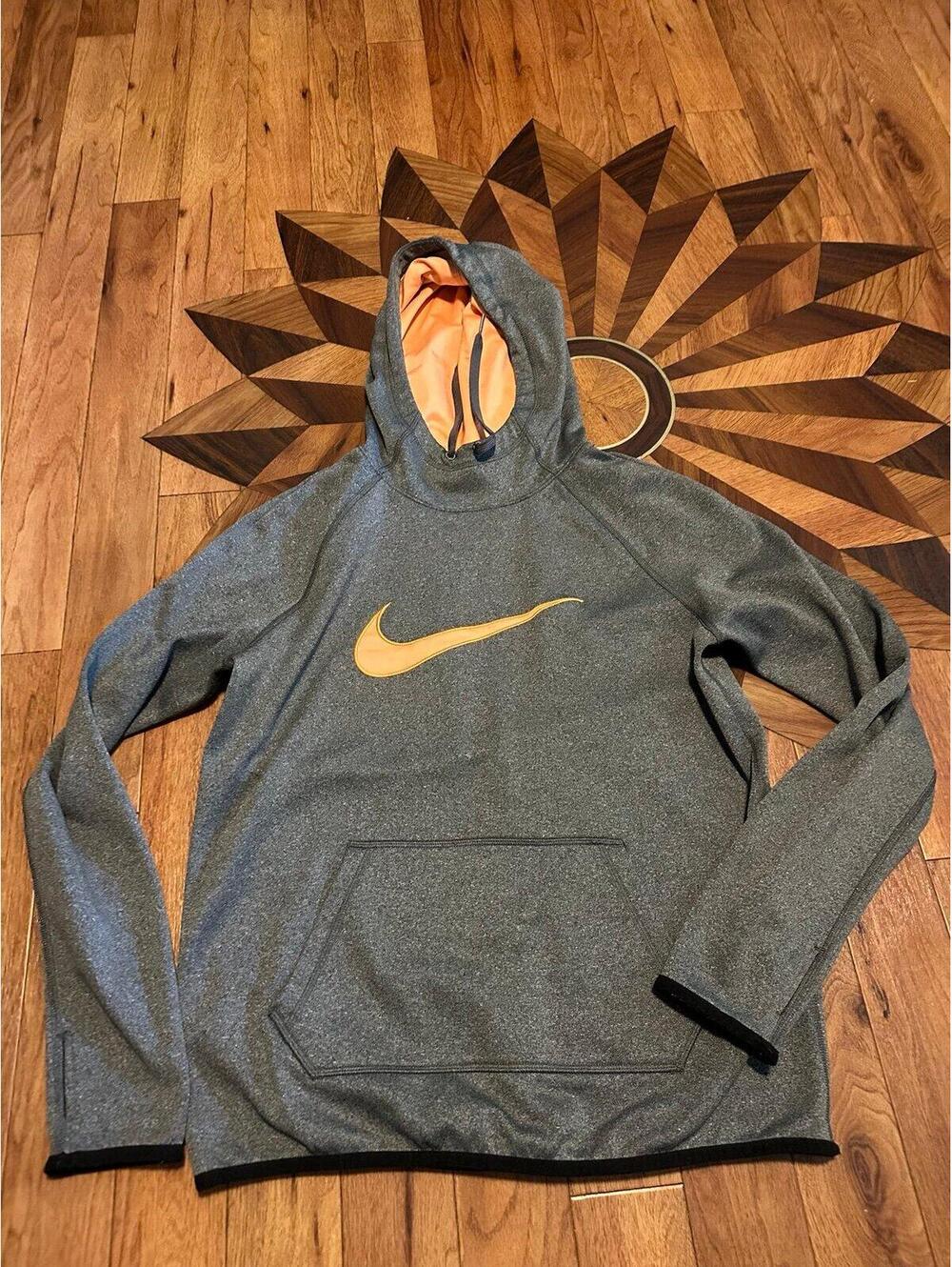 NIKE Women's S Therma Pullover Training Hoodie